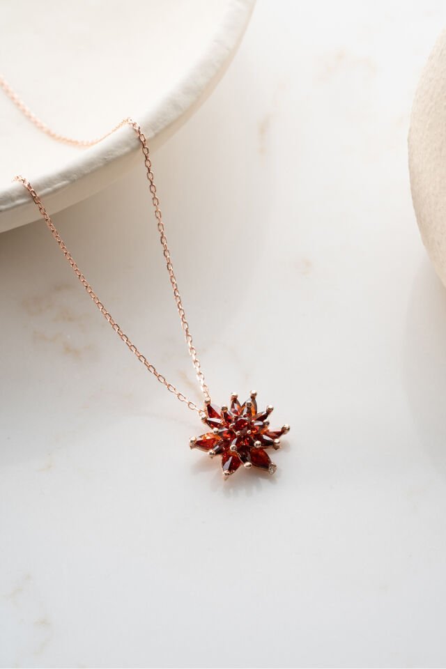 925 Ayar Gümüş Işıklı Kutu Garnet Taşlı Lotus Kolye
