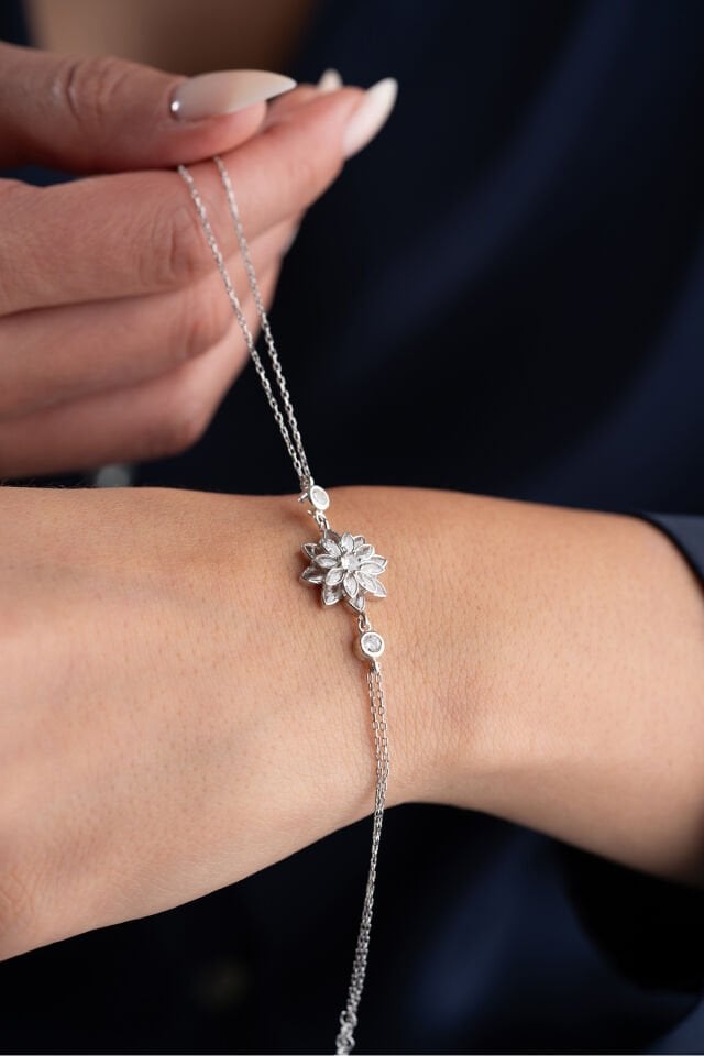 925 Ayar Gümüş Beyaz Zirkon Taşlı Lotus Bileklik