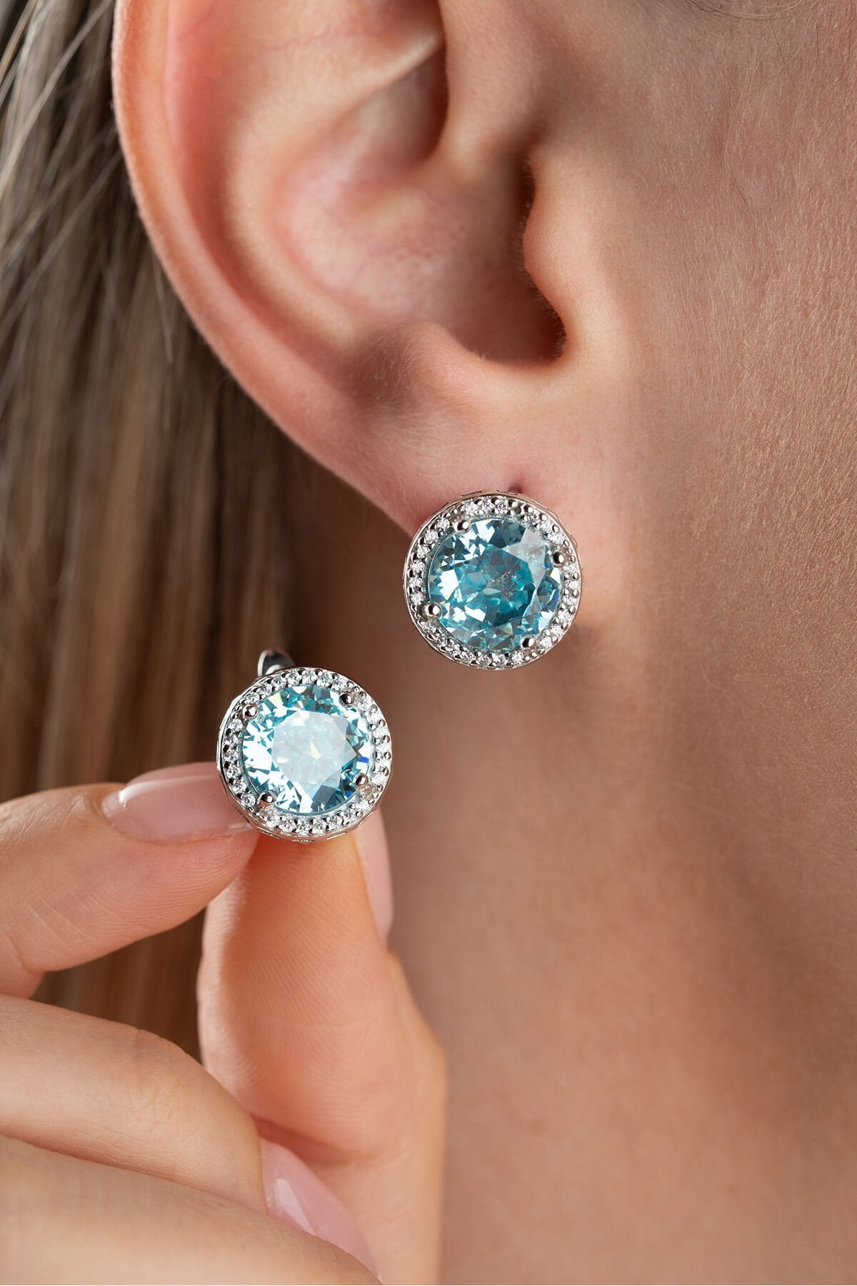 925 Ayar Gümüş Zirkon Aqua Taşlı Yuvarlak Model Küpe Beyaz