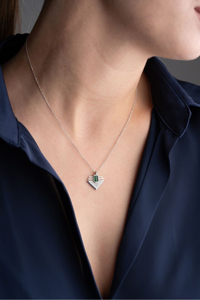 925 Ayar Gümüş Yeşil Taşlı Üçgen Trend Kolye