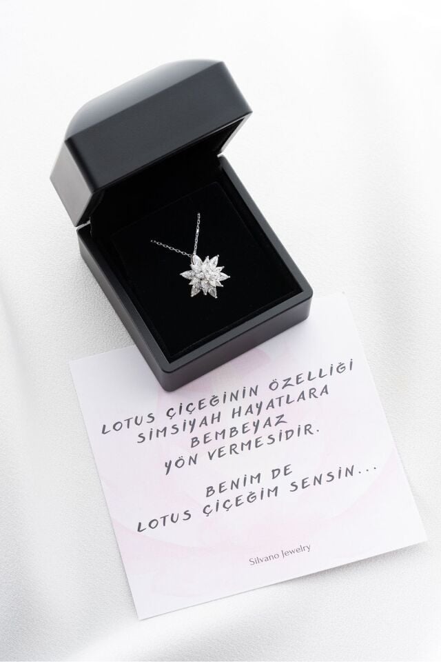 925 Ayar Gümüş Işıklı Kutuda Buzlu Lotus Çiçeği Kolye