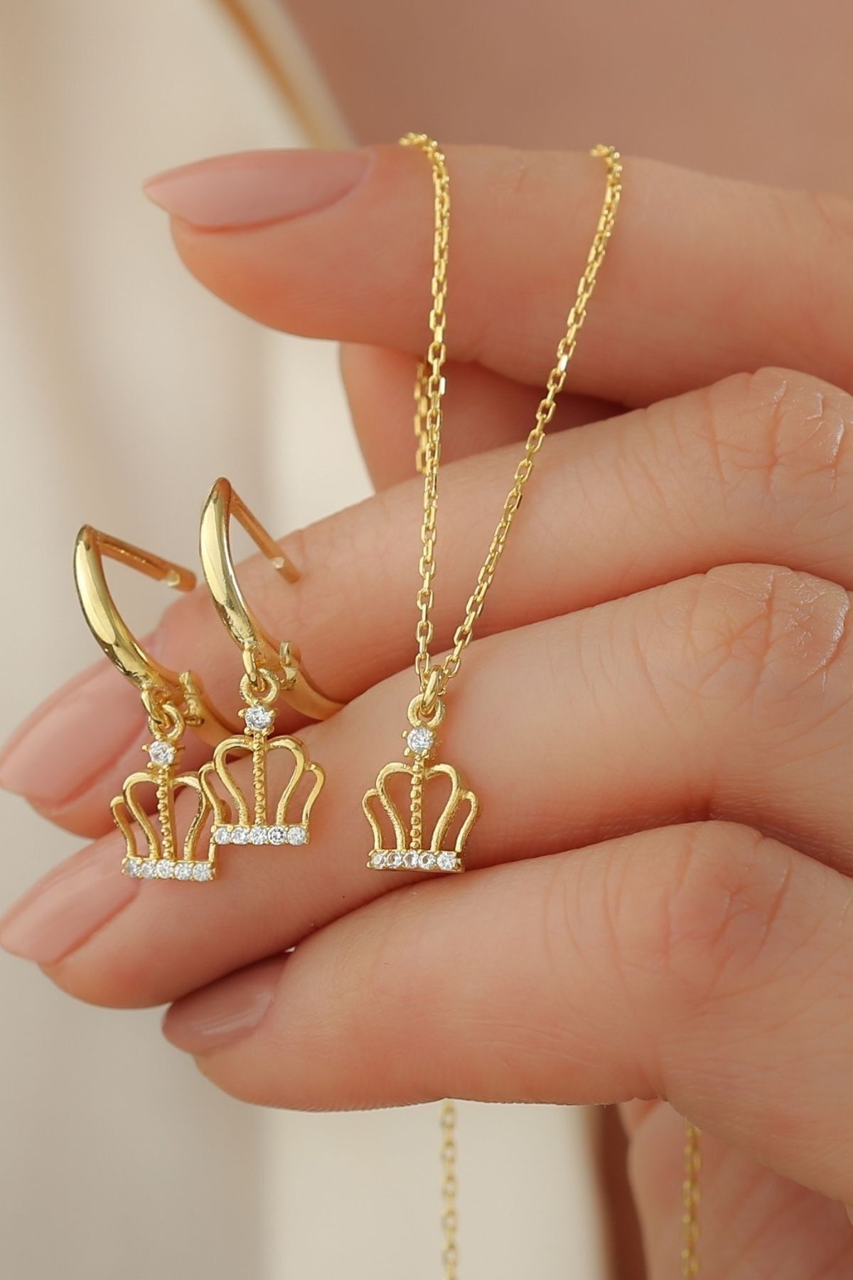 925 Ayar Gümüş Taçlı Kolye Küpe Takı Seti Gold - Tek Ebat