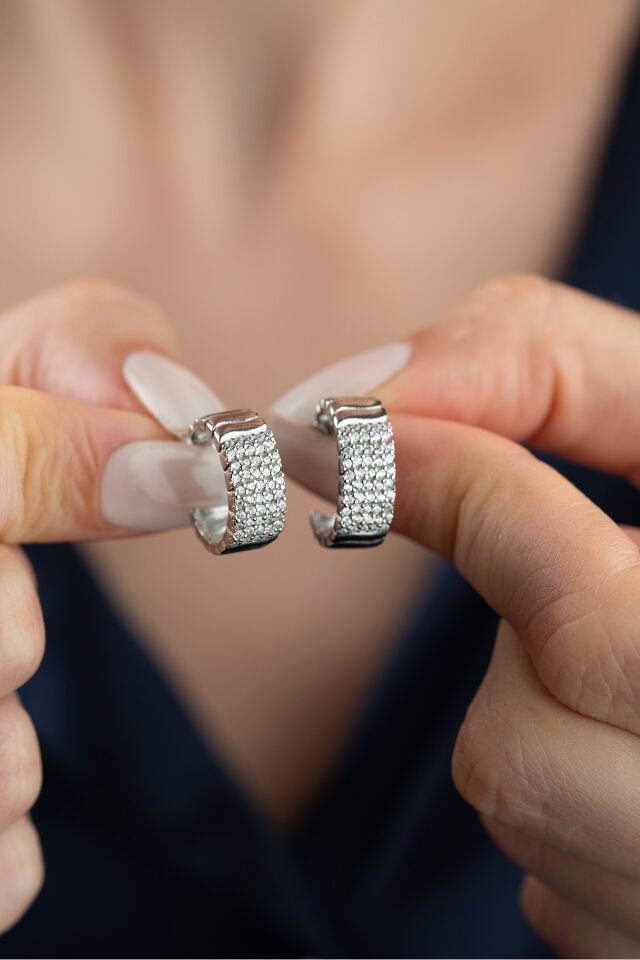925 Ayar Gümüş Çivili Zirkon Taşlı Küpe Silver