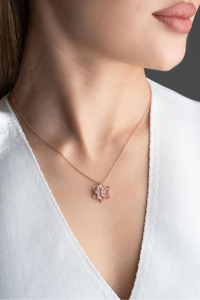 925 Ayar Gümüş Işıklı Kutuda Pembe Lotus Çiçeği Kolye