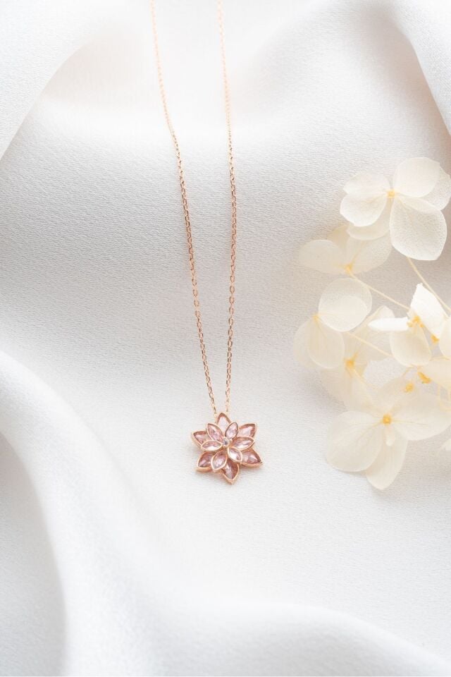 925 Ayar Gümüş Işıklı Kutuda Pembe Lotus Çiçeği Kolye