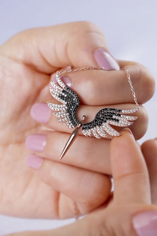 925 Ayar Gümüş Siyah Beyaz Kanat Melek Kolye