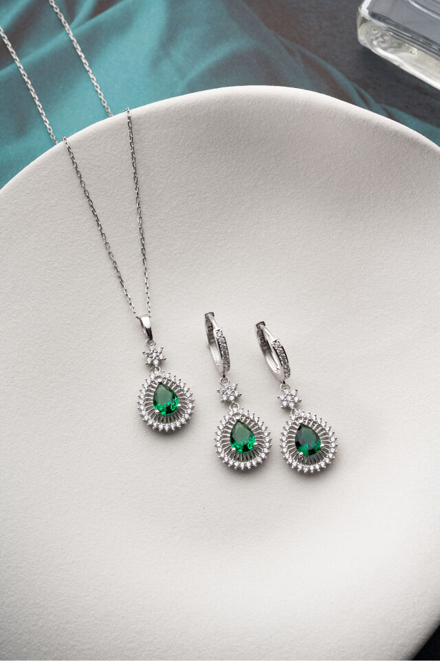 925 Ayar Gümüş Zümrüt Model Işıklı Kutuda Set
