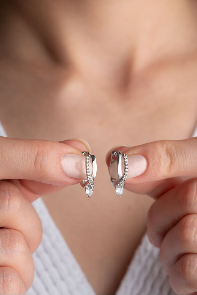 925 Ayar Gümüş Tektaş Örgü Model Küpe