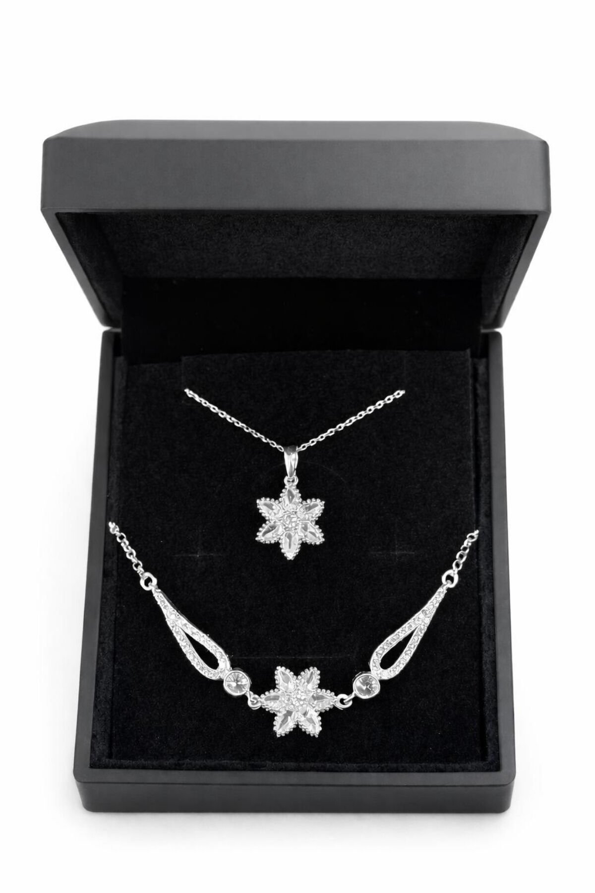 925 Ayar Gümüş Işıklı Kutuda Lotus Takı (Kolye-Bileklik) Set Beyaz