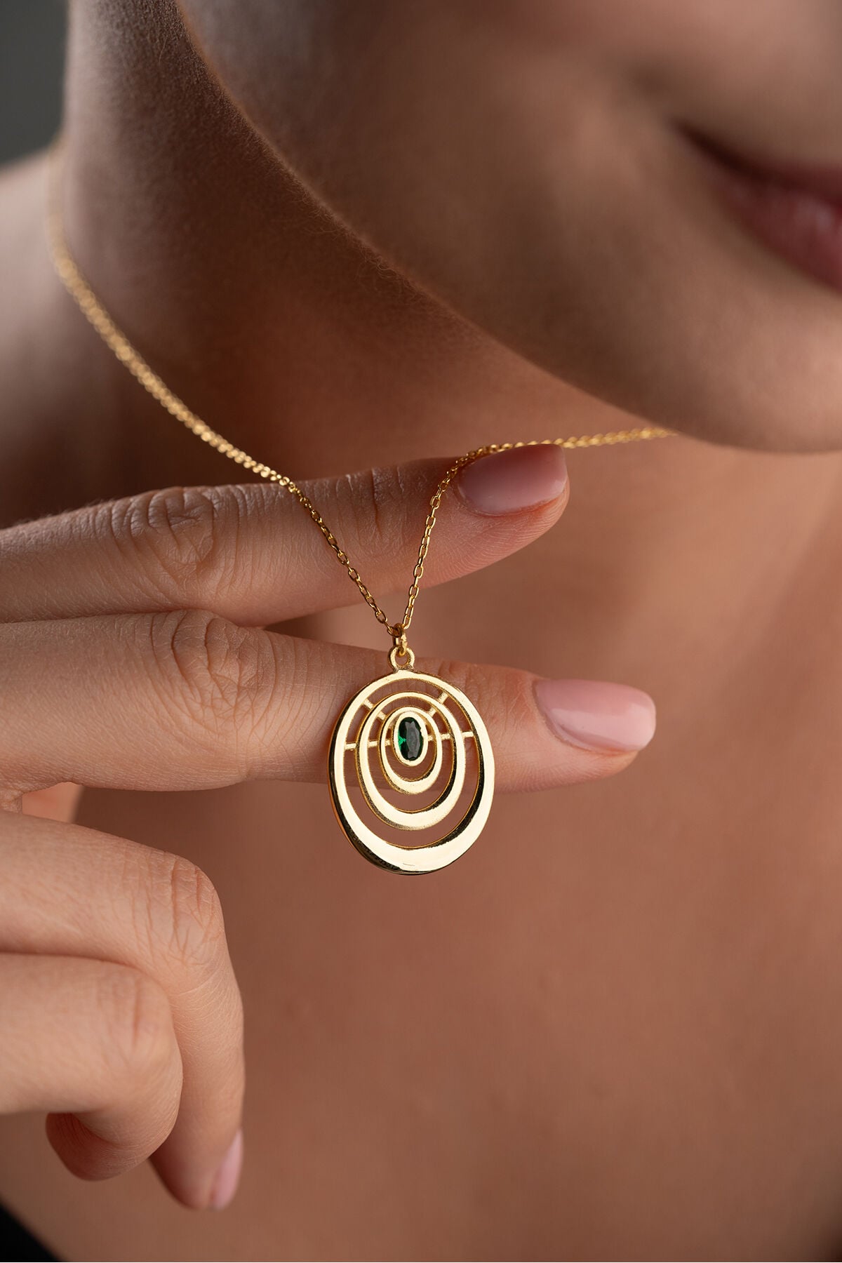 925 Ayar Gümüş Yeşil Taşlı Oval Kolye