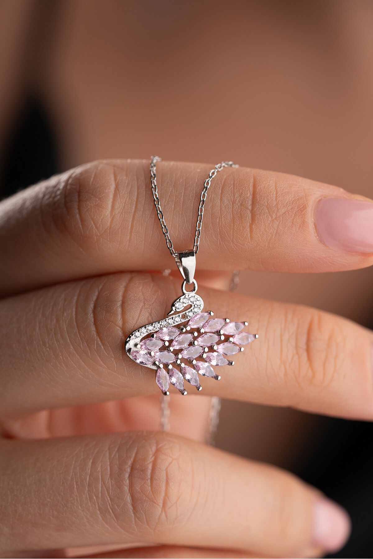 925 Ayar Gümüş Pembe Mekik Taşlı Kuğu Kolye