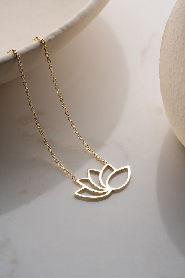925 Ayar Gümüş Işıklı Kutuda Lotus Kolye
