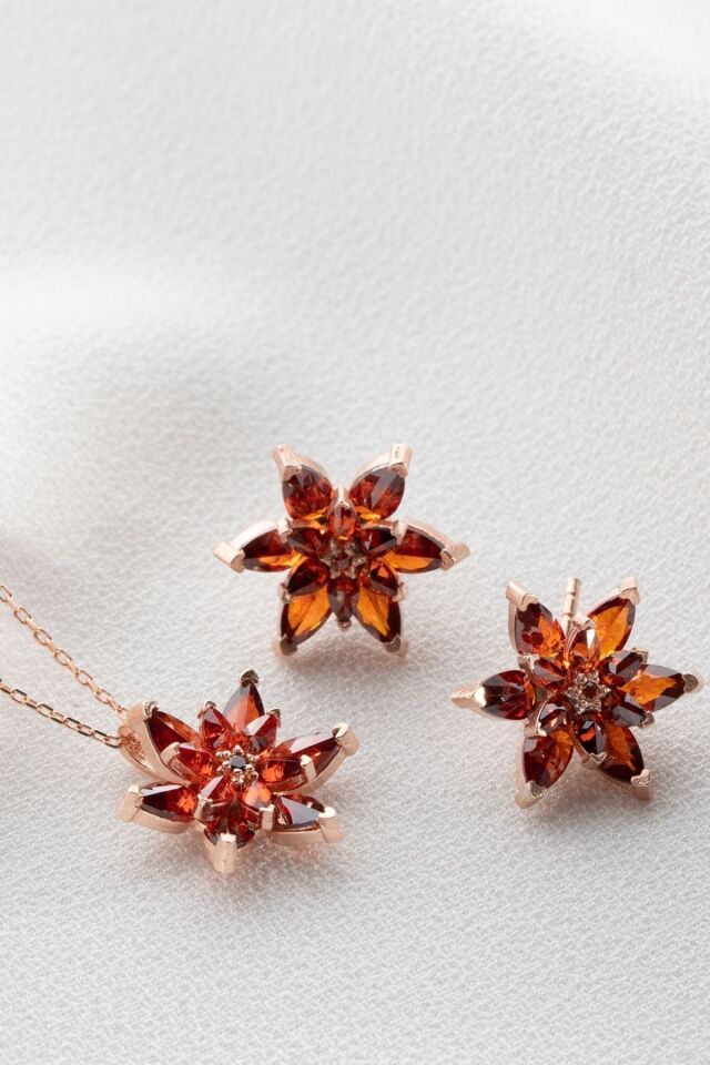 925 Ayar Gümüş Kırmızı Lotus Çiçeği Kolye Küpe Seti