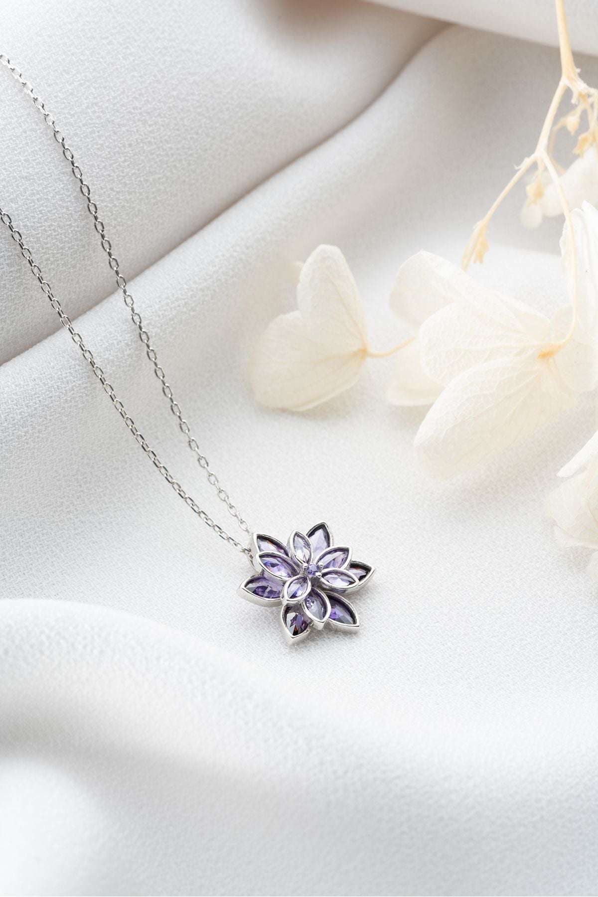 925 Ayar Gümüş Mor Lotus Çiçeği Kolye