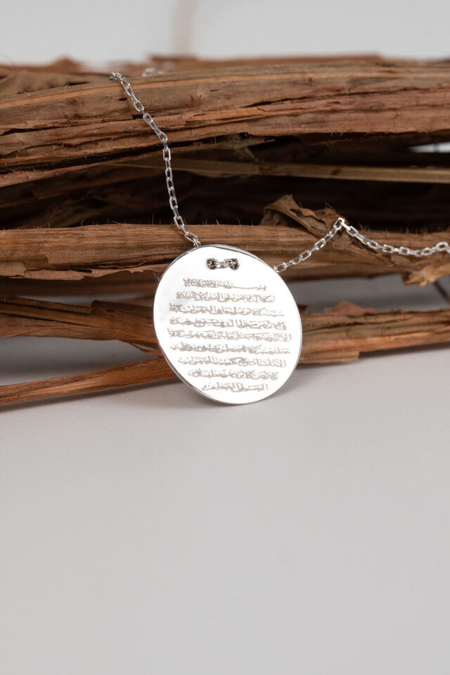 Dekorsuz fonda sergilenen 925 ayar gümüş ayet-el kürsi kolye rodyum kaplama Silvano Jewelry
