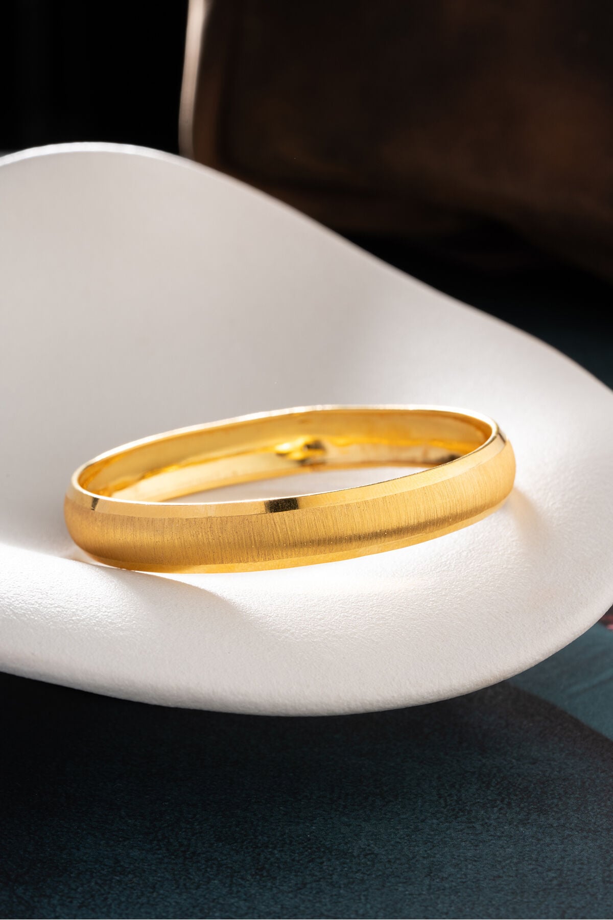 925 ayar gümüş 12.6 gram mat simli bilezik yakın çekim mat ve simli yüzey detayları Silvano Jewelry