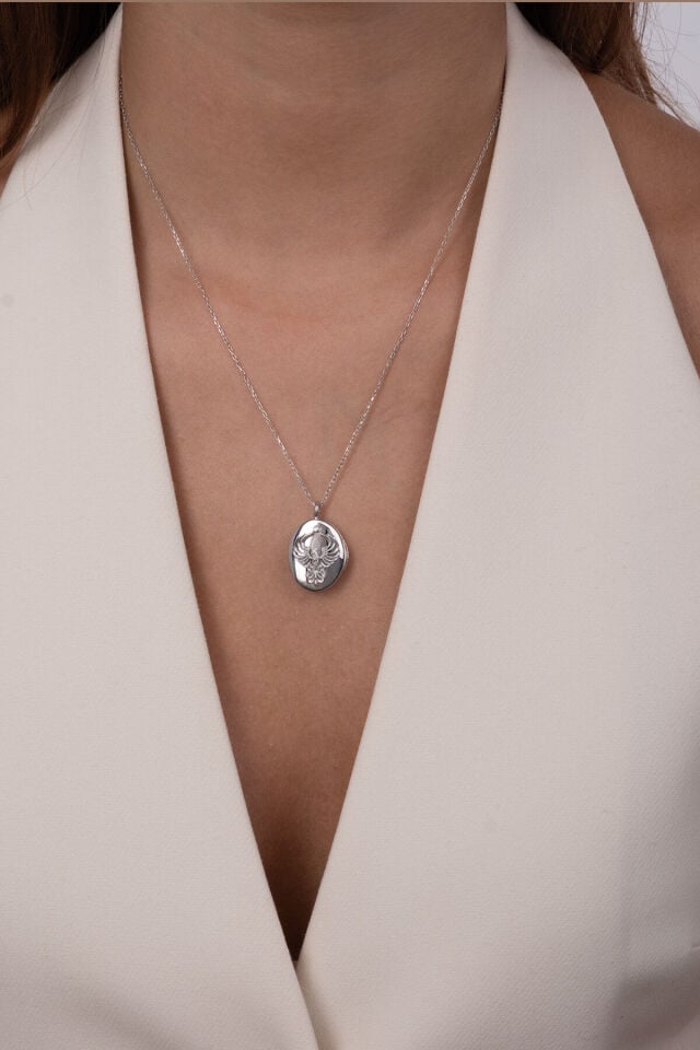 Manken boynunda 925 ayar gümüş resimlik Anka kuşu kolye zarif duruşu Silvano Jewelry