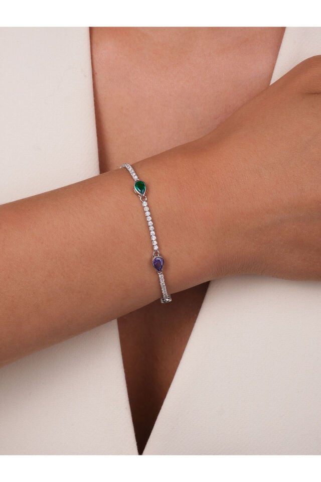 925 ayar gümüş rodyum kaplama renkli taşlı suyolu bileklik manken bileğinde dikey açı duruşu Silvano Jewelry