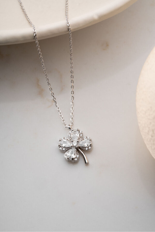 Özel şık kutusunda 925 ayar gümüş manolya çiçeği kolye Silvano Jewelry