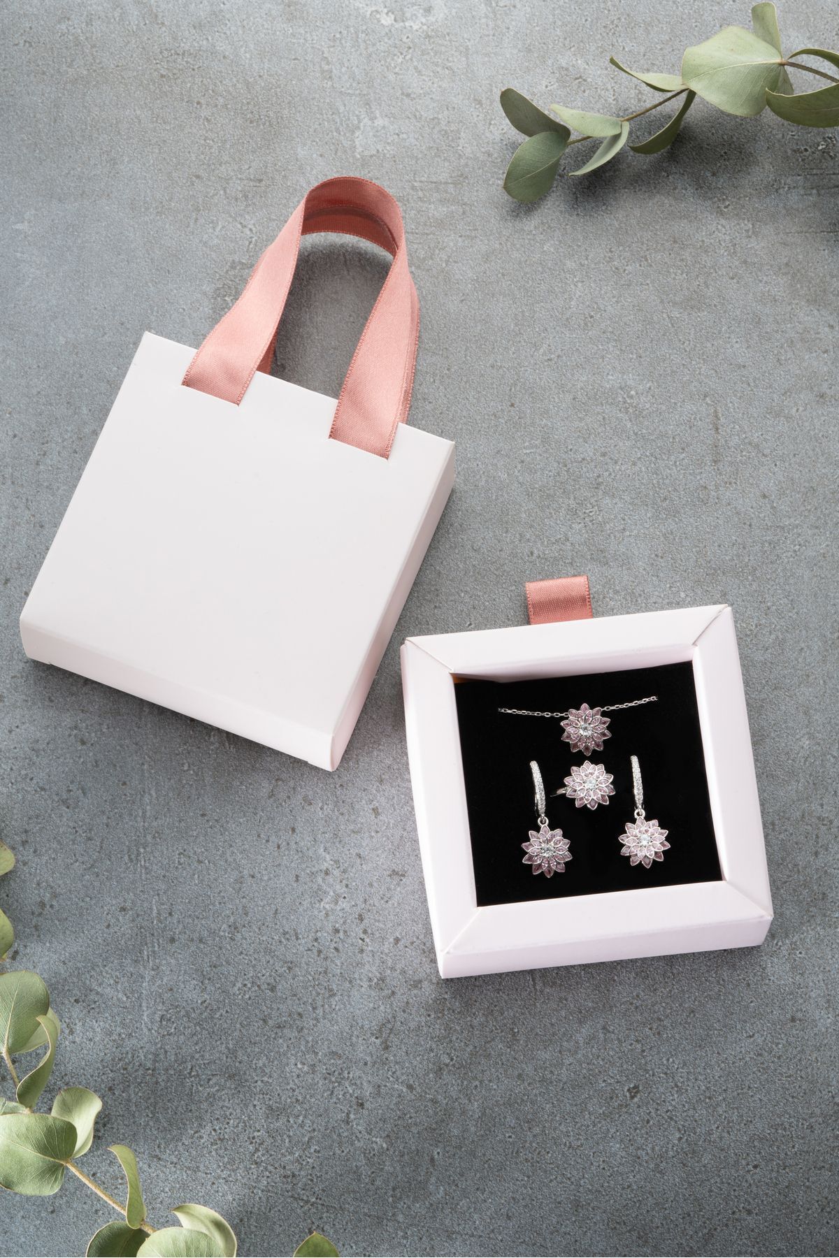 925 Ayar Gümüş Kutulu Pembe Taşlı Lotus Çiçeği Takı Seti Silver - Tek Ebat