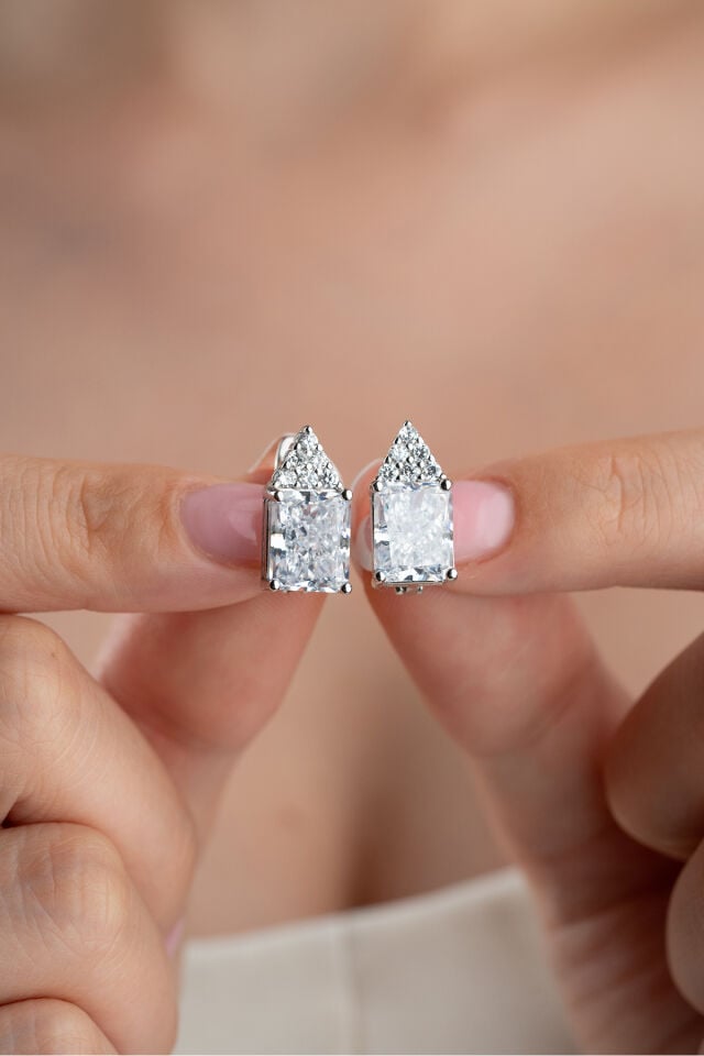 925 Ayar Gümüş Işıltılı Kristal Model Küpe