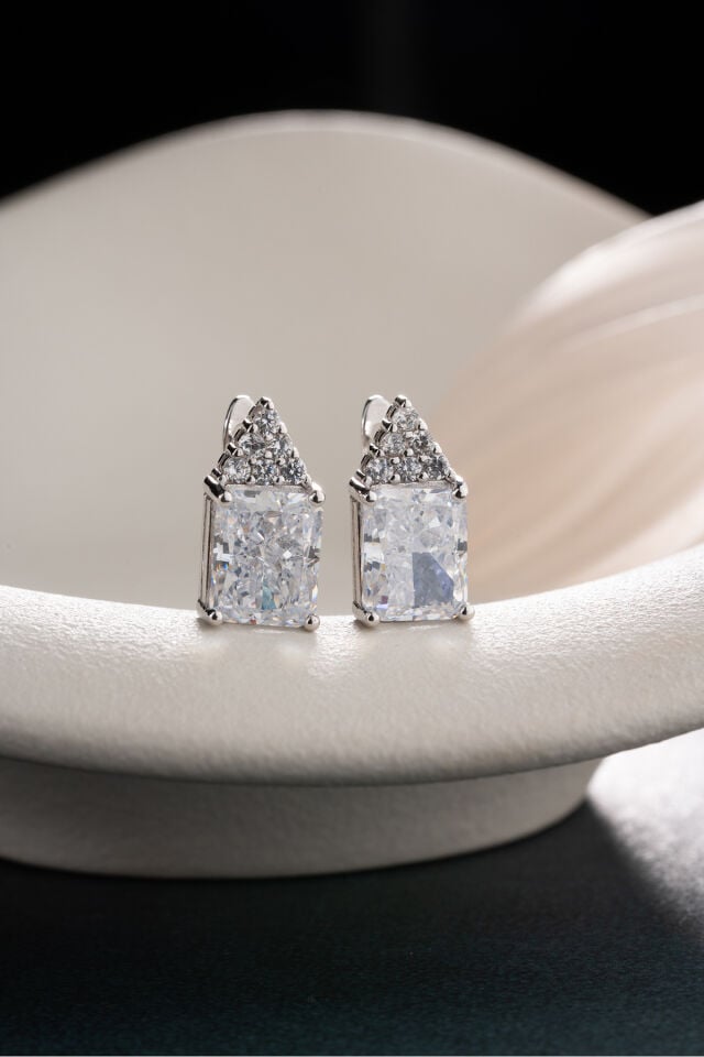 925 Ayar Gümüş Işıltılı Kristal Model Küpe