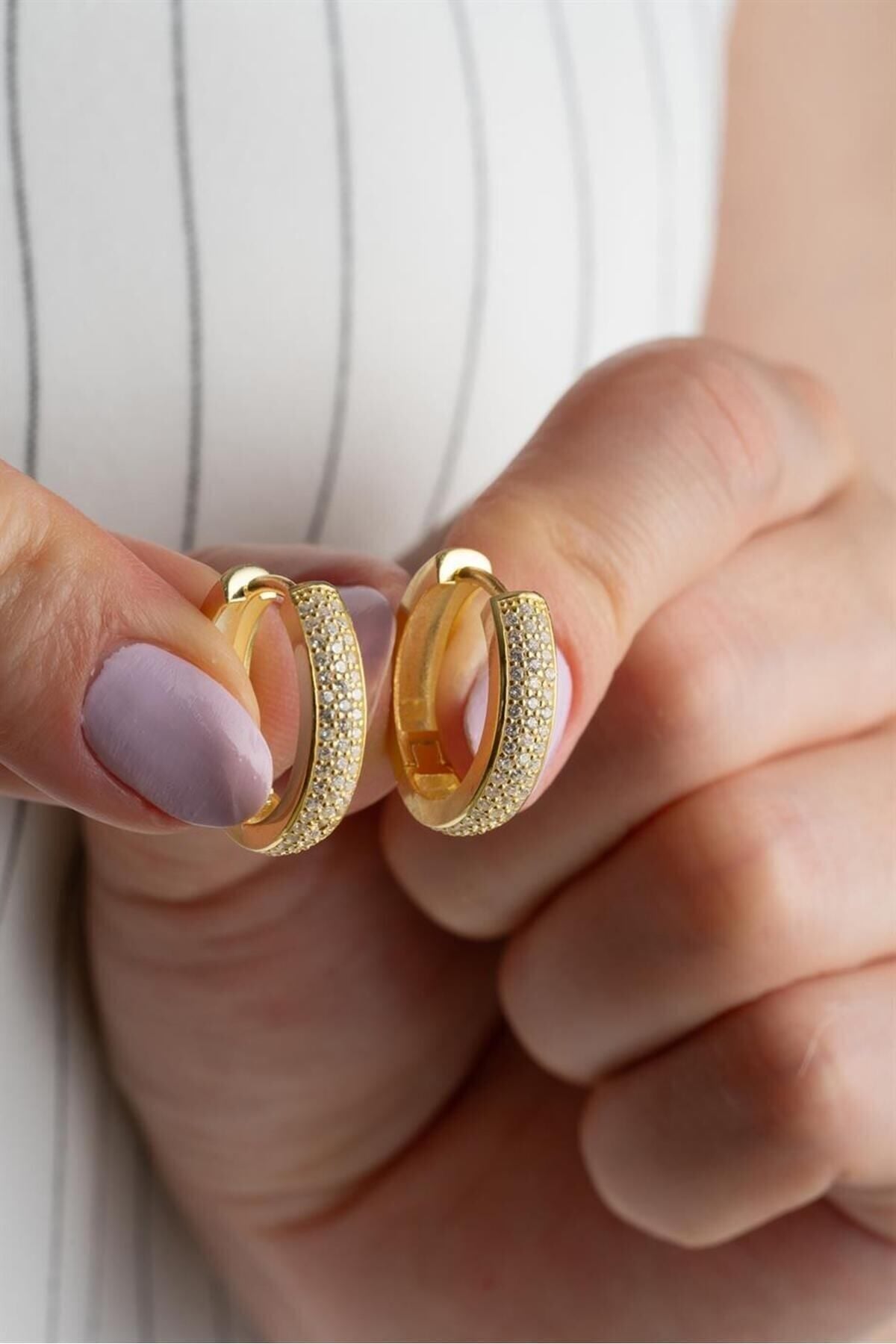 925 Ayar Gold Sıra Taşlı Halka Gümüş Küpe