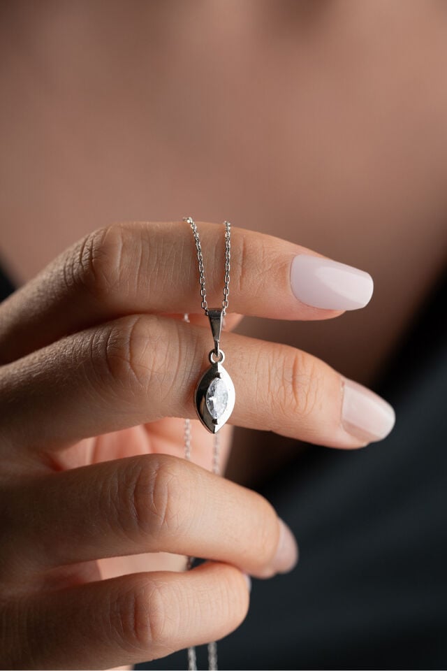 925 Ayar Gümüş Işıklı Kutuda Zirkon Taşlı Mekik Kolye