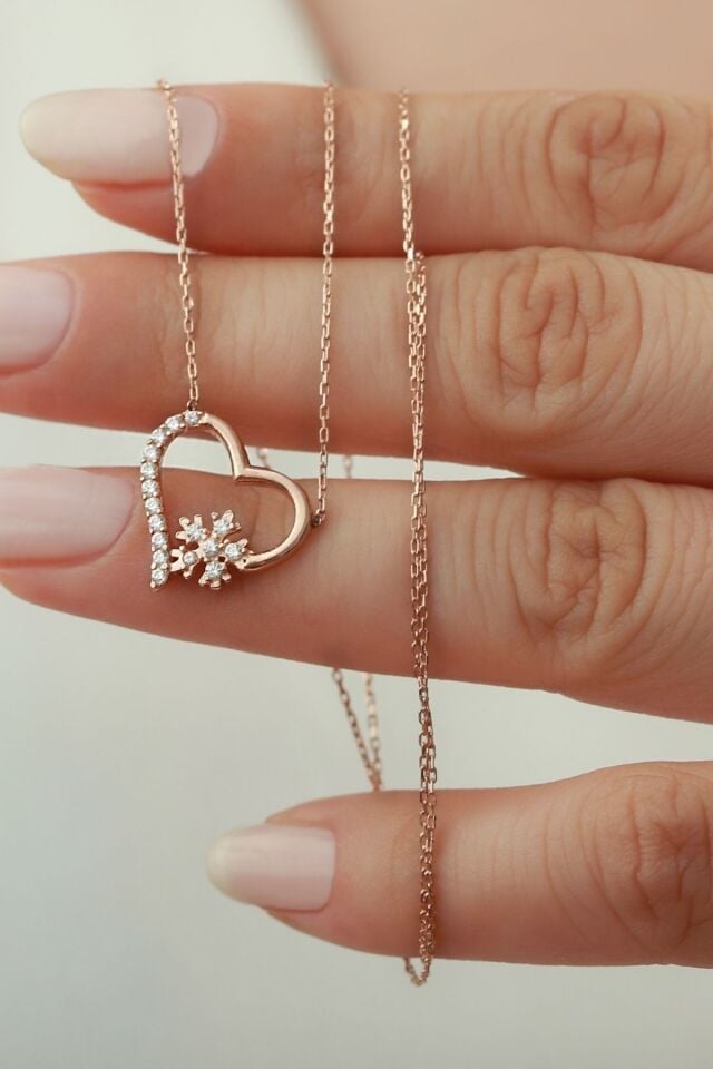 925 Ayar Gold Gümüş Kalpli Kartanesi Kolye