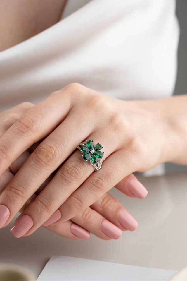 925 Ayar Gümüş Zümrüt Yeşil Lotus Yüzük