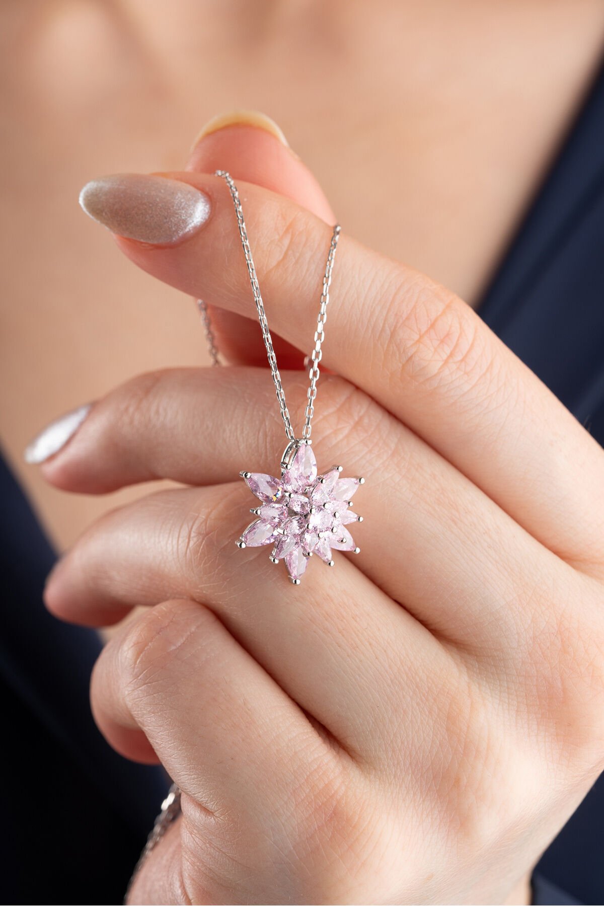 925 Ayar Gümüş Buzlu Açık Pembe Lotus Çiçeği Kolye Pembe - Tek Ebat