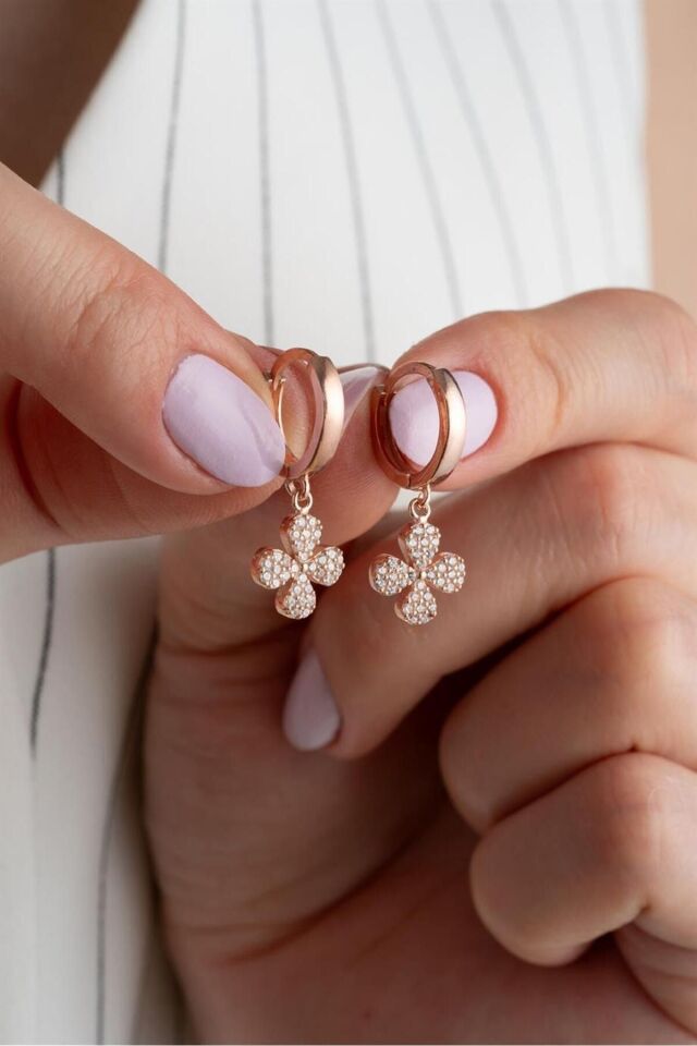 925 Ayar Rose Sallantılı Yonca Gümüş Küpe