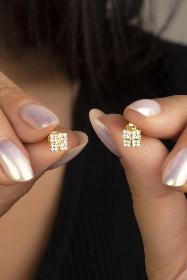 925 Ayar Gold Zirkon Taşlı Gümüş Küpe Gold