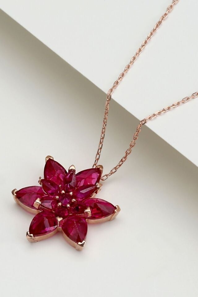 925 Ayar Rose Fuşya Zirkon Taşlı Lotus Gümüş Kolye