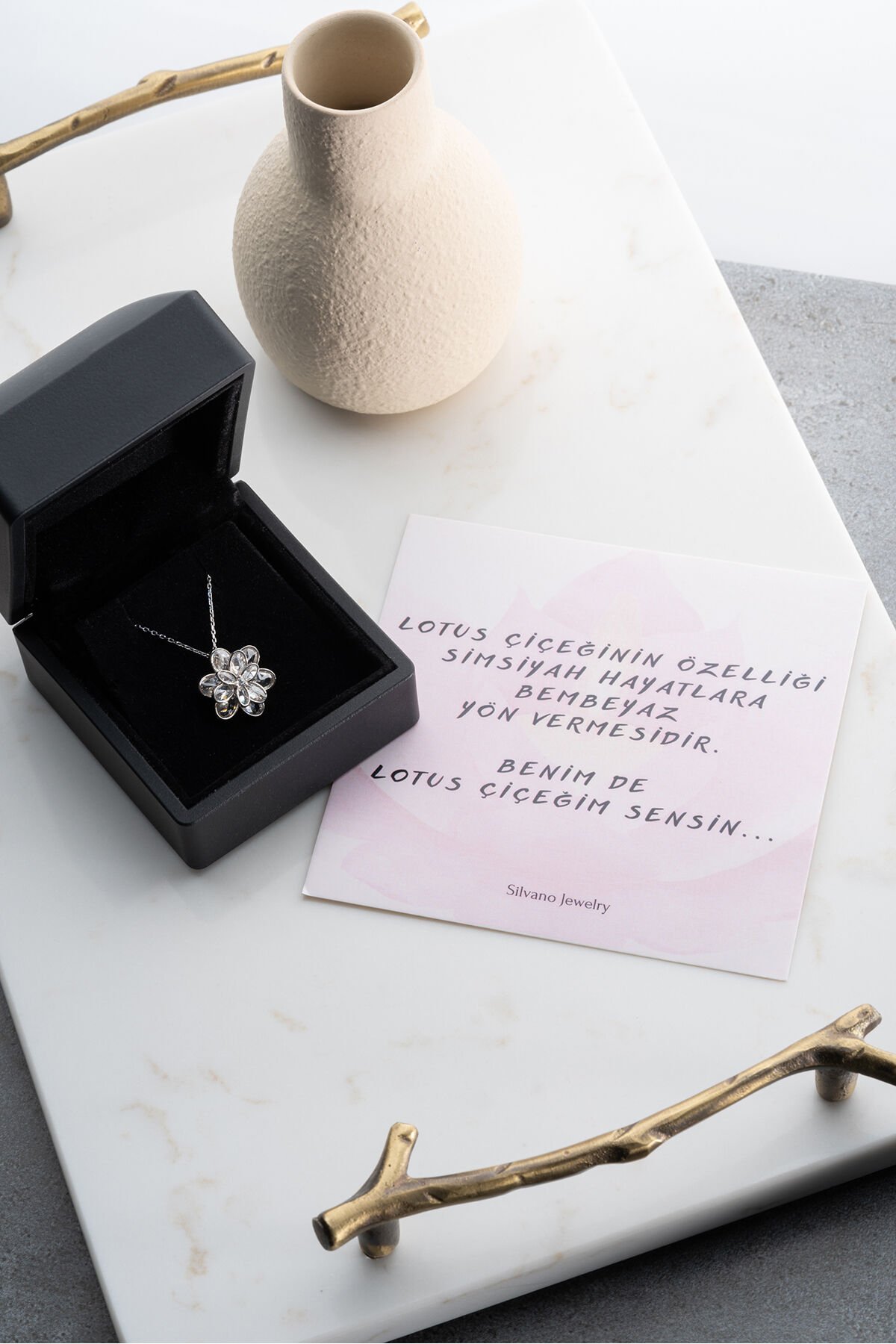 925 Ayar Gümüş Işıklı Kutuda Beyaz Taşlı Katmanlı Lotus Kolye Silver - Tek Ebat