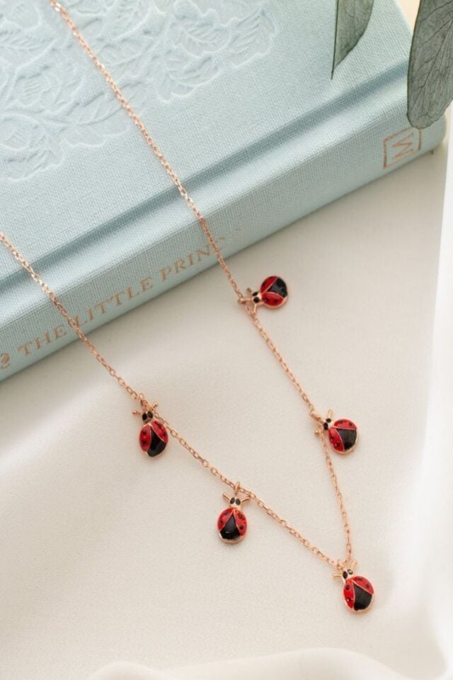 925 Ayar Rose Uğur Böcekli Şans Gümüş Kolye