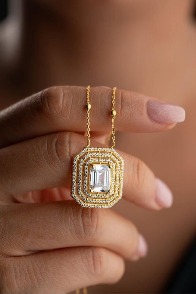 925 Ayar Gümüş Işıklı Kutuda Pırlanta Model Baget Kolye