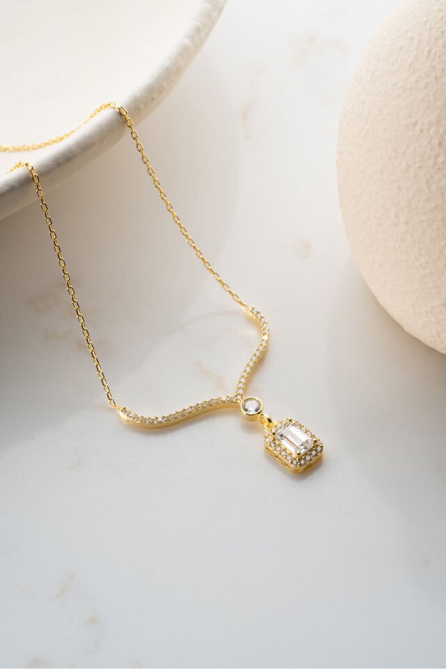 925 Ayar Gümüş Işıklı Kutuda Gold Baget Kolye