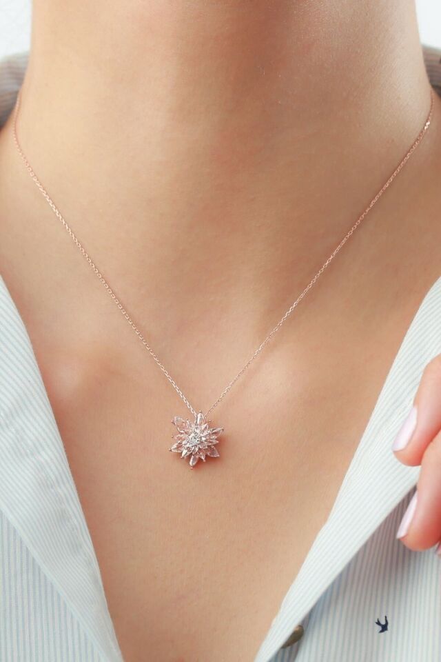 925 Ayar Gümüş Beyaz Lotus Çiçeği Kolye