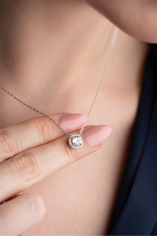 925 Ayar Gümüş Pırlanta Model Tektaş Kolye