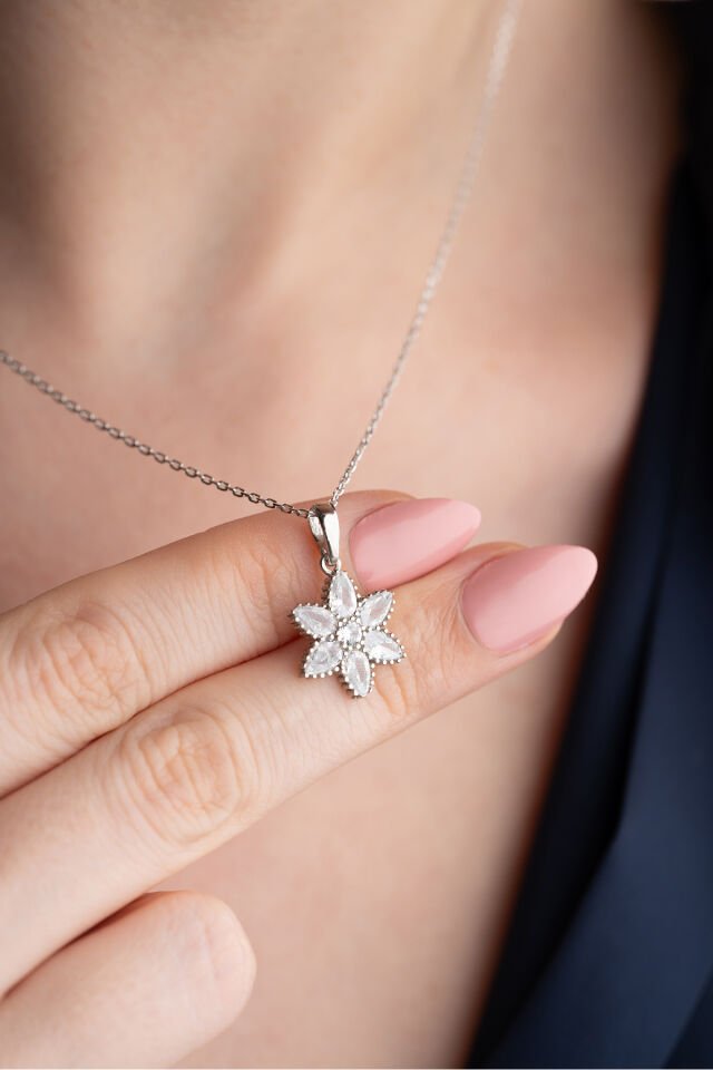 925 Ayar Gümüş Işıklı Kutuda Nergis Çiçeği Kolye