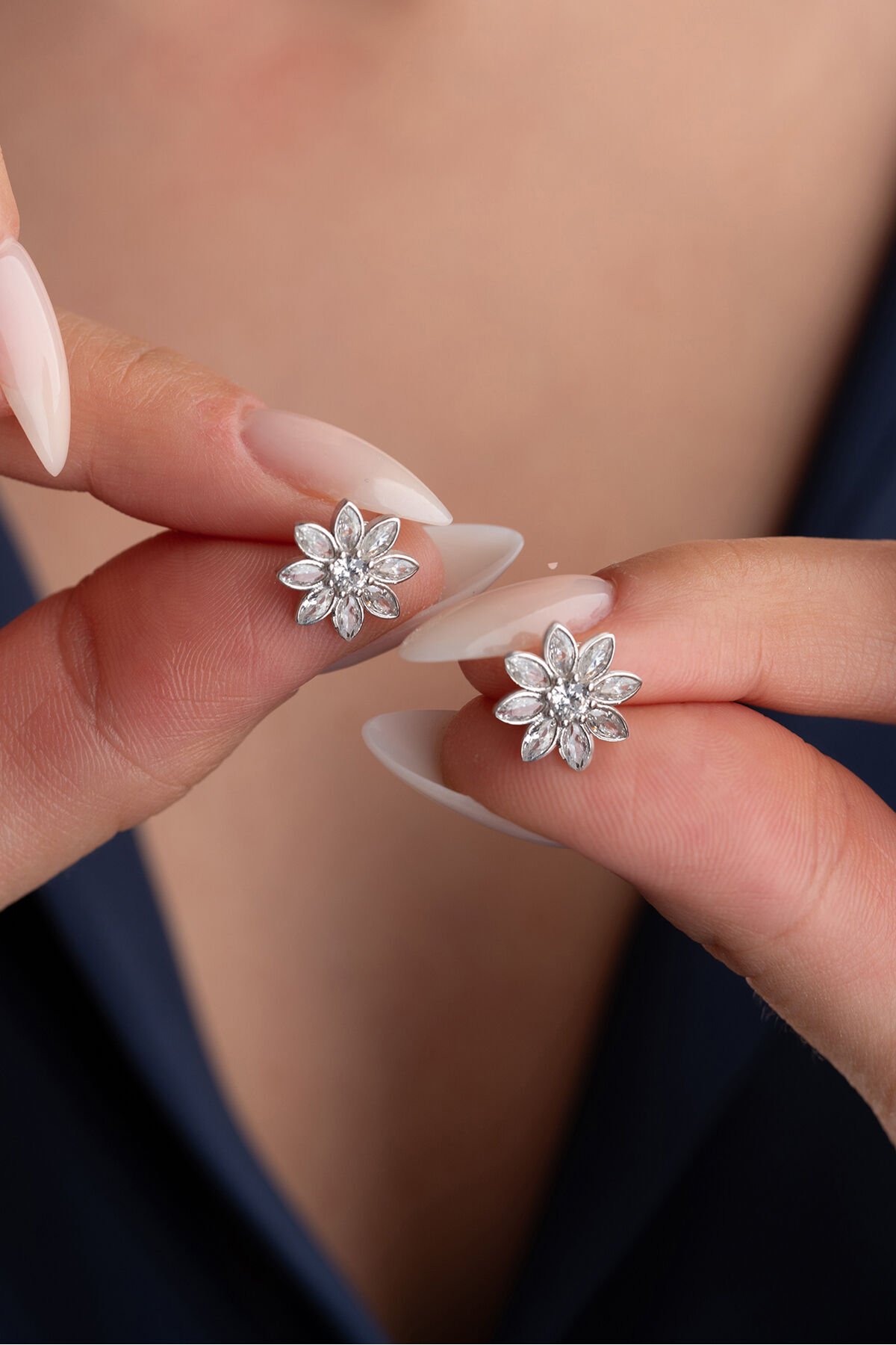 925 Ayar Gümüş Beyaz Taşlı Lotus Küpe Silver - Tek Ebat