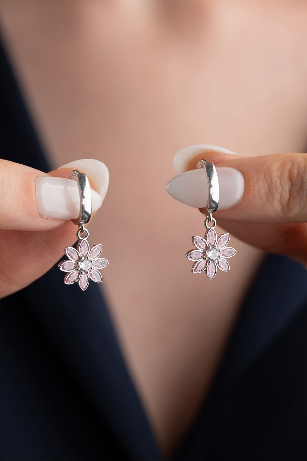 925 Ayar Gümüş Halkalı Pembe Taşlı Lotus Küpe